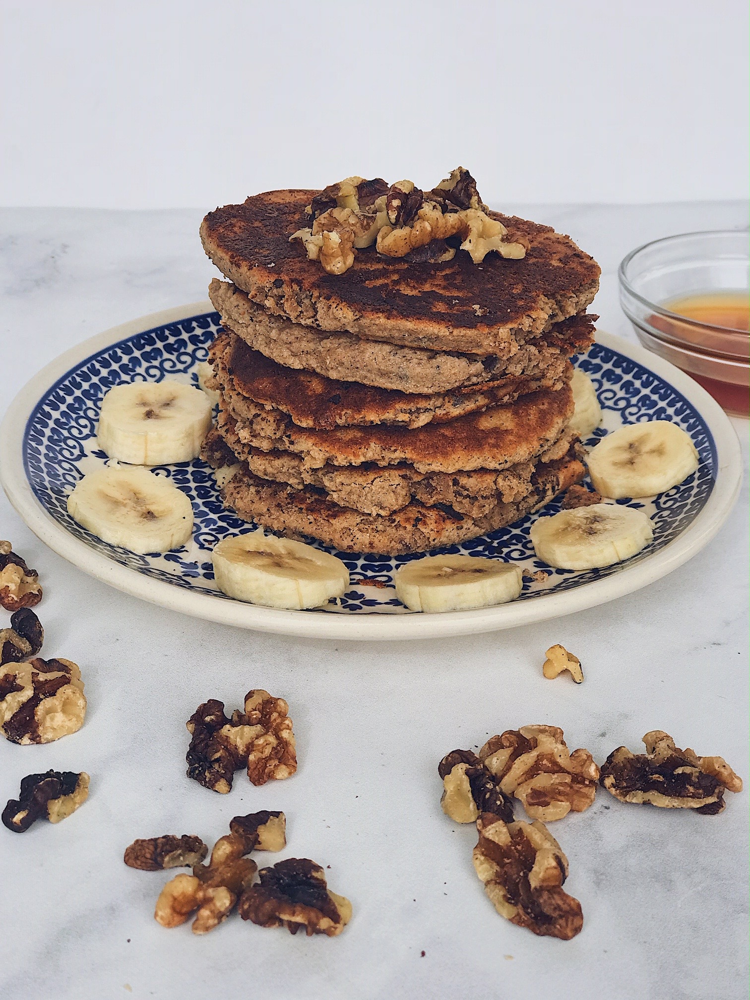 Vegan Banana Walnut Pancakes (Paleo + 6 Ingredients) - Om Made by Emily